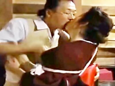 《ヘンリー塚本×熟女ドラマ》病床の妻を忘れ義母と近親相姦セックス！義父と結婚した家政婦とヤル息子！！【人妻/お母さん】