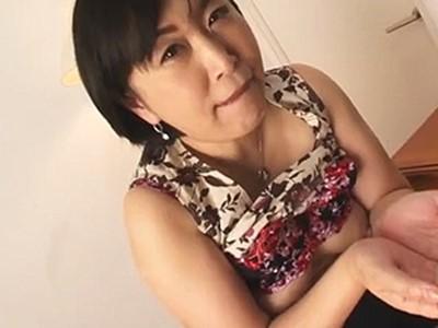 《五十路熟女》むっちり豊満な人妻おばさんの口内射精フェラ！他人棒を卑猥に咥える巨乳巨尻マダム【宮園とわ子】