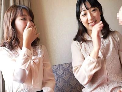 【熟女センズリ鑑賞】恥じらいつつも勃起チ〇ポに発情する美魔女おばさんたち！パンチラ胸チラで優しくオナニーサポート♡