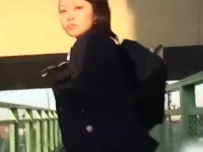 《JK×イタズラ》逮捕覚悟！女子校生を襲撃してスカートめくりパンチラ露出盗撮！ストーカー痴漢男に狙われた素人美少女たち！