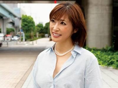 《しみけん×熟女ナンパ》有実45歳 10年以上ご無沙汰の上品でおキレイな四十路人妻マダムがイケメン逆ハーレムで歓喜！！