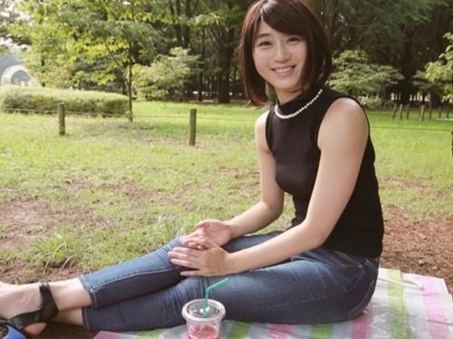二十代の超軟体な素人お姉さんがAVデビュー！！エロい透け透けレオタードで大開脚しながら膣奥までチ〇ポを突っ込まれる