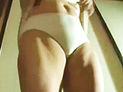 《人妻×ヘンリー塚本》疼く五十路の股間・・・夫の連れ子である若い肉体に夢中になってしまった熟女母の禁断なる背徳SEX