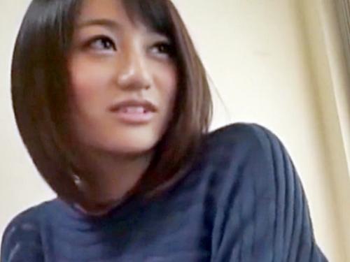 【人妻中出し♪】若くてむっちり巨乳な美人奥様♥目の前にチ●ポ出されて興奮！激しい寝取られピストンセックスで膣内射精！！