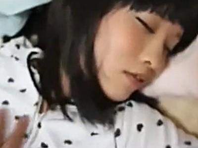 《姉弟・夜這い》可愛いお姉ちゃんの寝顔を眺めながらおっぱいペロンとめくって乳首ペロペロする変態ショタ弟【素人個人撮影】