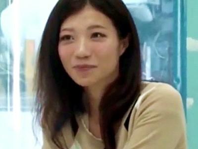 《人妻♡》新婚の団地妻ゲット！えげつない体位でも感じまくるアラサー不倫妻が夕食の支度前に小遣い稼ぎのセックス！！