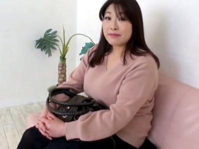《ぽっちゃり・デブ専》ダイナマイト爆乳な熟女おばさん！乳輪がピンク色のデカパイ人妻を突きまくる中出しセックス！！
