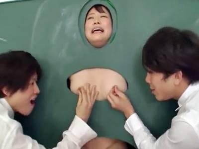 《JKいじめ》人格を無視される壁マ●コの刑！！性的体罰プログラムで黒板に埋め込まれ懇願する巨乳美少女を凌辱…