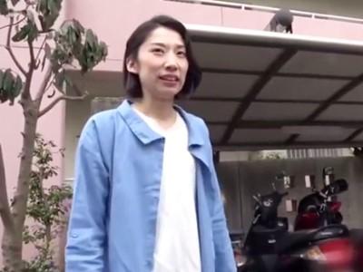 素人妻ナンパ★ ６０代の巨乳美熟女・４０代のスレンダー美魔女を街角ゲット♥清楚な完熟おばさんにラブホ中出し♪