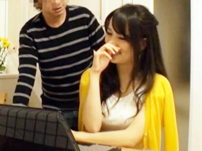 《人妻盗撮》同じアパートの清純美人奥さん♡若い大学生に口説かれてしまった巨乳若妻の寝取られSEX隠し撮り！！