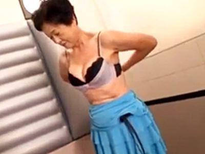 最高齢75歳☆【熟女ソープ】七十路なのに現役なババア風俗嬢が湯船フェラチオと本番中出し生セックスで癒してくれる高級H店！