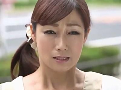 「絶対許さない…」苦痛に顔を歪めながら車内レイプされる熟女美人妻。痴漢男たちの非情なる輪姦【四十路/巨乳/おばさん】