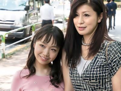 《人妻/母娘ナンパ》18歳の可愛い娘を連れた四十路熟女ママさん♡♡口説き落としてロリ美少女ごと頂く親子丼3Pセックス！！