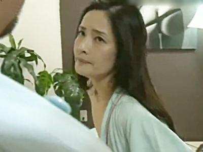 【ヘンリー塚本】五十路になってもセックスの事ばかり考えてしまう…マッサージ師の肉棒を求めて犯されに通う好きもの熟女！！