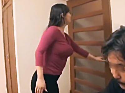 《巨乳・姑・熟女》むっちりエロい嫁の母親！風呂場でオナニーするほど欲求不満な人妻ママさんを夜這い寝取られ母子交尾！！