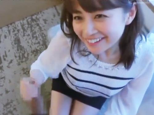 【人妻】めちゃカワ巨乳奥さんに見つめられながらフェラ手コキされて『ああッ、出ますよ！』スペルマドピュドピュ発射！！