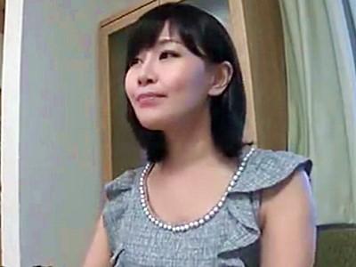 【三十路×明里ともか】34歳にもなってオマ〇コとアナルを視姦される人妻！恥じらう熟女清楚妻が情欲不倫！！