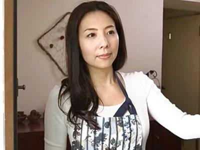 淫乱巨乳おばさん！熟女美人妻が向かいのマンションに住む男に熱いキスで抱かれる熟年接吻不倫ドラマ【ながえスタイル】