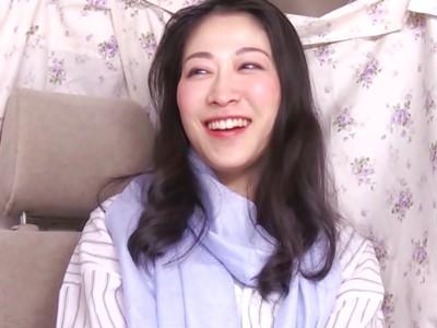 『もう乳首は茶色ですよ』素人熟女ナンパ♥ 子供を産んでも色気ムンムンな人妻おばさんを首締めSEX・ハメ撮り！！【中出し】