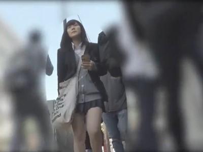 【女子校生ストーキング盗撮】狙った素人JKをどこまでも追いかける粘着痴漢魔のパンチラ逆さ撮り映像