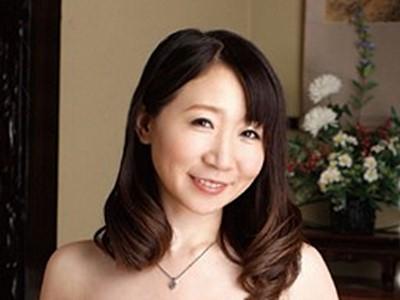 《四十路・寝取られ妻》夫以外の男とSEXすることに快楽を覚える熟女人妻と、それを覗き見て興奮する夫の歪んだ夫婦生活