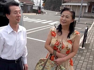 【六十路 熟女】還暦を越え熟年セックスにハマる高齢おばあちゃん！温泉旅行で夫婦生活に燃えあがるSEX！！