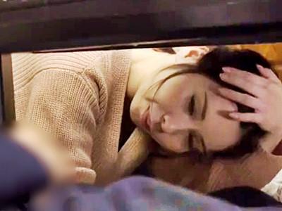 【おばさん家庭教師】机の下でオナニーする教え子を見つめる熟女先生！興奮してフェラ舐めで誘惑する色白巨乳ボディな痴女！
