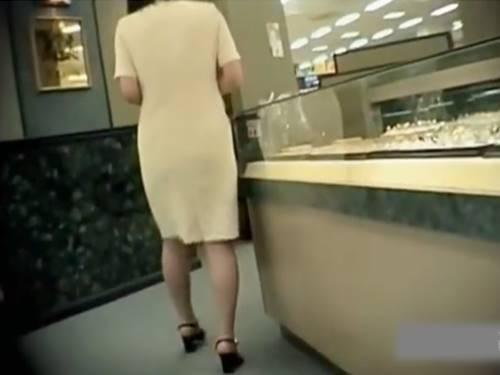 【素人・パンチラ盗撮】美人ジュエリー店員さんや、デパートで働くスーツミニスカお姉さんたちの逆さ撮り！