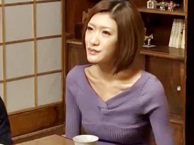 《熟女》同じ団地のセックスレス人妻を呼び出して性的イタズラ！こたつ布団に隠れて刺激され感じてしまう美魔女おばさん！！