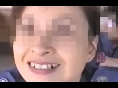 《熟女個人撮影》公園でドスケベな下着を身に着けた人妻のアナルが丸見えなほどマ〇コ挿入部を接写する素人おばさんハメ撮り！