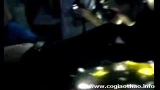＜クラブでの衝撃映像！？＞熱気ムンムン音量ガンガンなところで女性がおっぱいを露わにさせられて…。