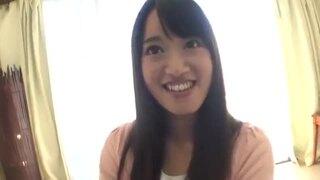 何も知らなそうな顔をして実にエロい貧乳女子大生！エアーのはずがガチハメされる