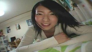 おじさんのおもちゃにされる陥没乳首の女子大生！自らチンコに跨がり挿入し中出しを喰らう