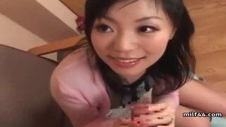 色気が溢れ出している満たされないむっちり妻が相互オナニー！汗だくになりながら舌上でザーメン受け止める
