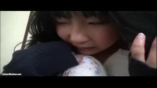 本当はエロい地味でおとなしいJKがエッチなことをされてしまう！ぎこちなくチンコを咥えたりアソコに挿れられたり