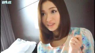 丹念にチンコを舐め回す清楚系若妻！あっさりと中出しされ溢れ出すザーメン