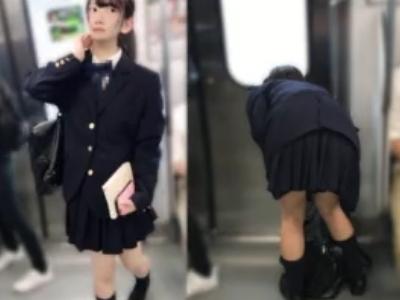 【逆さ撮り】『S級のロリJKのパンチラｗ』制服JKをカフェの机の下から盗撮して電車まで追跡してパンツを隠し撮りした映像ｗ