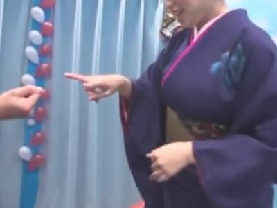 【マジックミラー号/素人ナンパ企画】『成人式の帰りに失礼ｗ』着物を着衣した巨乳のお姉さんが野球拳の罰ゲームで脱がされるｗ