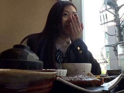 【JK援交】『こんな可愛いJKが…』ロリ女子校生をラブホテルに連れ込みハメ撮り承諾させ制服から水着に着替えさせセックスｗ