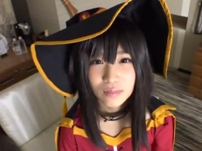 【アニコス/このすば/めぐみん】『このコスプレイヤー完成度たけぇｗ』可愛いロリ娘がコスプレし帽子と服着たまま着衣セックス
