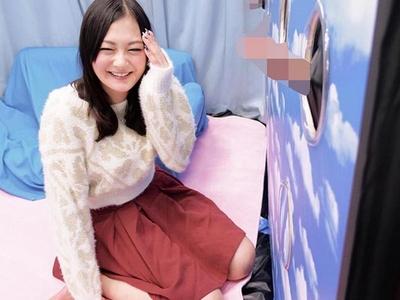 《マジックミラー号/素人ナンパ企画》『恥ずかしいです…』大学生のカップルにチンポ当てゲーム→失敗して真正中出しセックスｗ