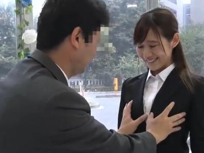 【マジックミラー号/素人ナンパ企画】『本当に触るの…？』会社の同僚と謝礼金に釣られエッチなミッション→中出しセックス