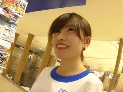 【逆さ撮り】『S級のアイドル顔！』有名盗撮師の逆さHEROが美人のショップ店員をローアングルでパンスト越しにパンチラ盗撮