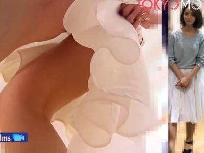 【逆さ撮り】『ロングスカートでも余裕でパンチラｗ』アパレル店員のスカートの中のパンツを盗撮した映像が投稿され流出？