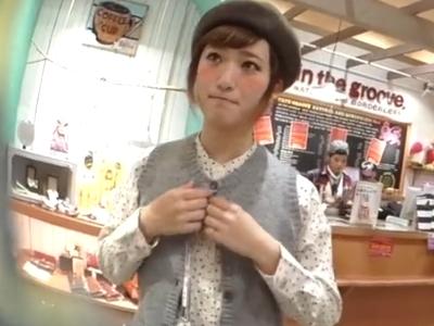 【削除注意＋逆さ撮り】『コレに着替えて下さい！』有名盗撮師の逆さHEROがアパレル店員にスカートを試着させパンチラ盗撮ｗ