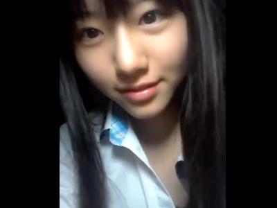 【個人撮影のガチ流出？】『こんな可愛いロリJKが…』彼氏の為に撮った｢着衣から脱衣して全裸になるスマホ撮影の動画｣が流出