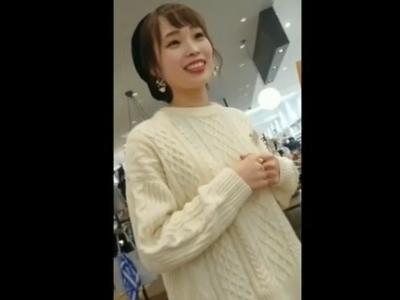 【逆さ撮り】『S級の美少女のパンチラｗ』百貨店の複数のアパレル店員のスカートの中のパンツを真下アングルで隠し撮り！