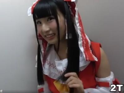 【アニコス/東方】『霊夢のコスプレｗ』ロリ顔の可愛いコスプレイヤーとオフパコでトイレでフェラ抜き口内射精させたったｗ