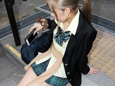 《JK援交》『神超えの美少女！』痴女で色白の制服の金髪ヤンキーにラブホテルでオナニーさせお風呂フェラや3P中出しセックス