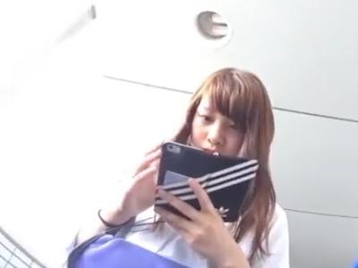 【逆さ撮り】『S級のアイドル顔ｗ』ミニスカの制服JKを駅→電車→エスカレーターまでストーカーしパンチラ盗撮した映像が投稿